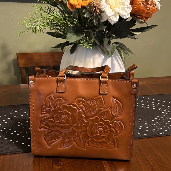 Patricia Nash Ava Tote Rose Tooled Tan NWT Beautiful - Picture 1 of 11